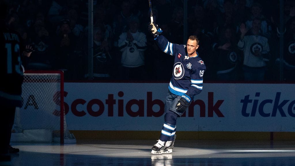 Jonathan Toews on palannut NHL-jäälle.