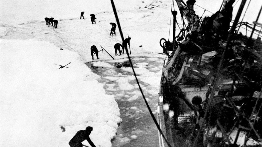 Endurance -aluksen matkaa yritettiin auttaa käsivoimin vuonna 1915.