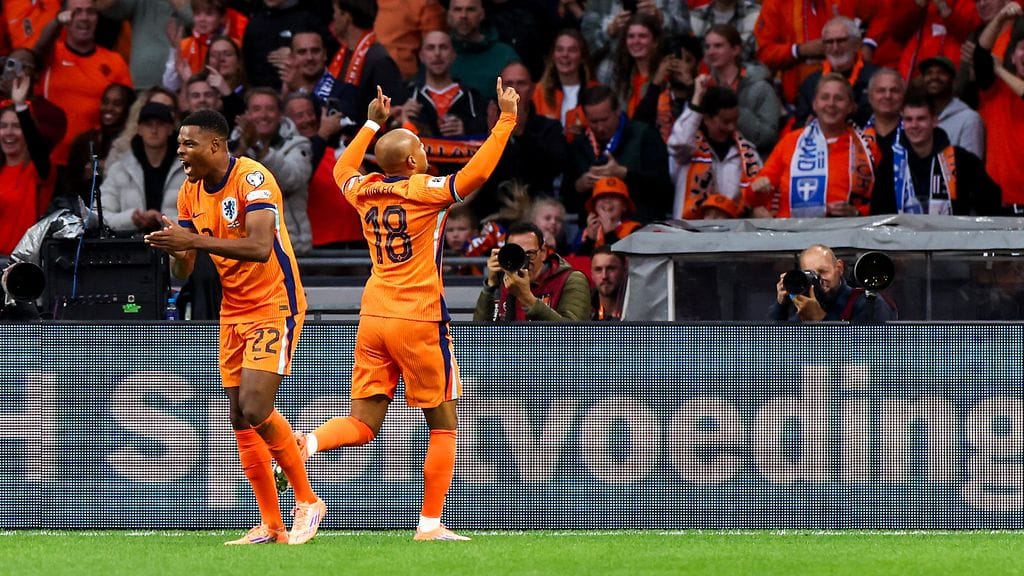Donyell Malen tuulettaa Hollannin 1–0-maalia.