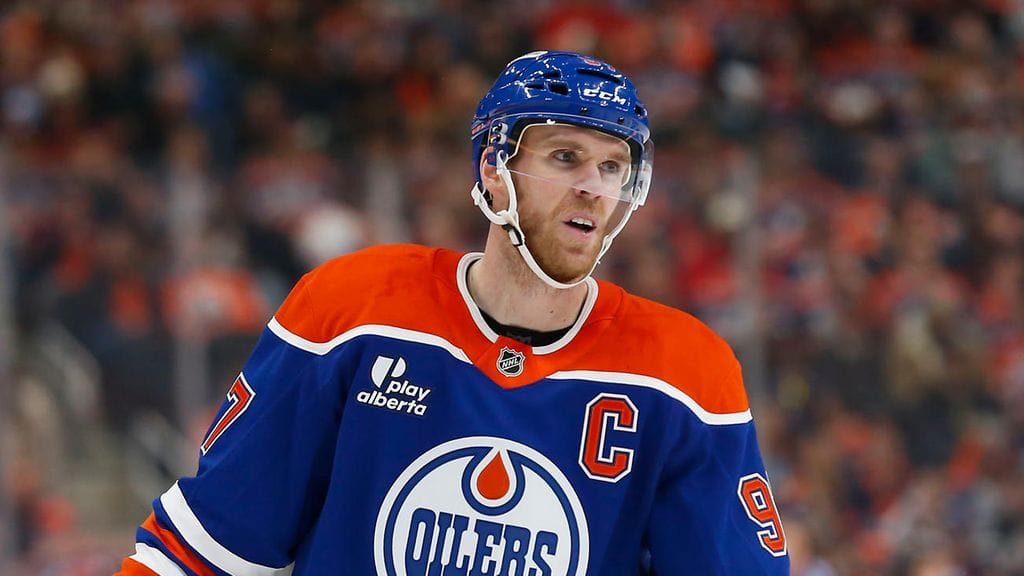 Connor McDavidia rusikoitiin.