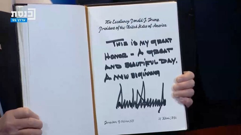 REUTERS trump vieraskirja