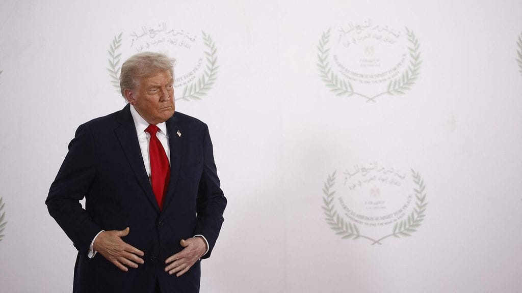 LK 13.10.2025 Yhdysvaltain presidentti Donald Trump Gazan rauhankokouksessa Sharm El-Sheikhissä 13. lokakuuta 2025.