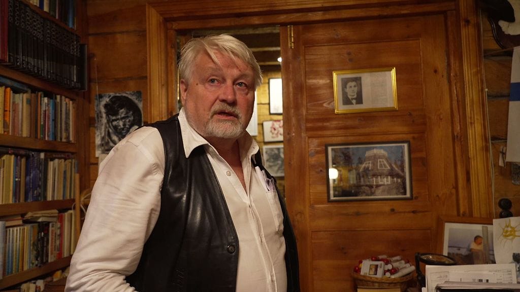 Asian ytimessä -dokumentissa Udd kertoo kasvaneensa perheessä, joka kannatti kommunismia. Dokumentissa Udd avaa, kuinka aate yhä näkyy menestyneen miehen elämässä.