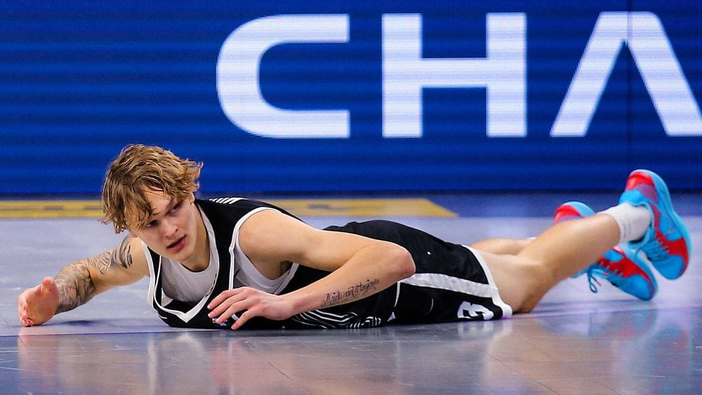 Serbialaissivuston mukaan Miikka Muurisella oli aiemmin vilustumisoireita.