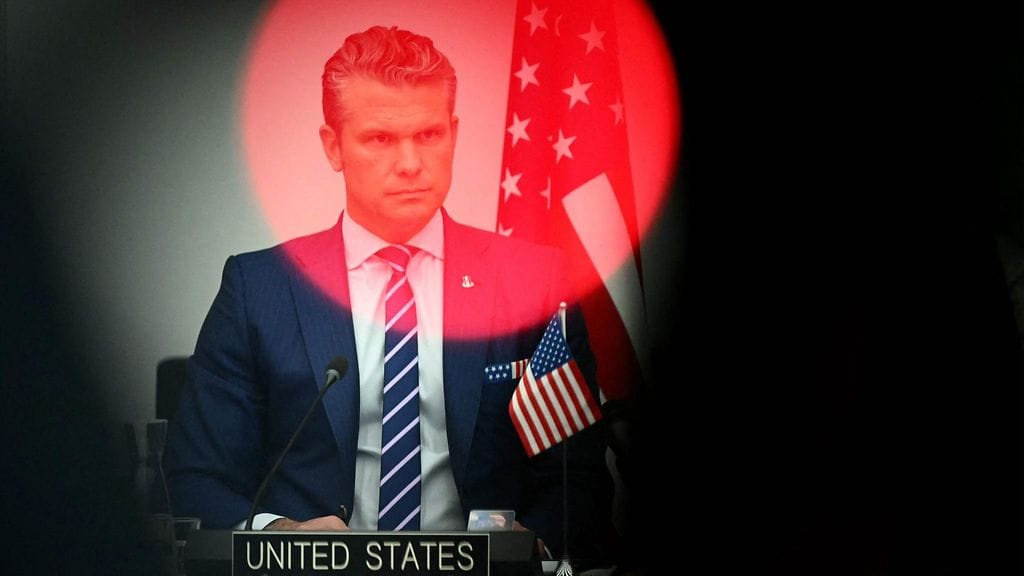 Kuvassa Yhdysvaltain puolustusministeri Pete Hegseth Ukrainan puolustusyhteysryhmän kokouksessa Naton päämajassa Brysselissä.