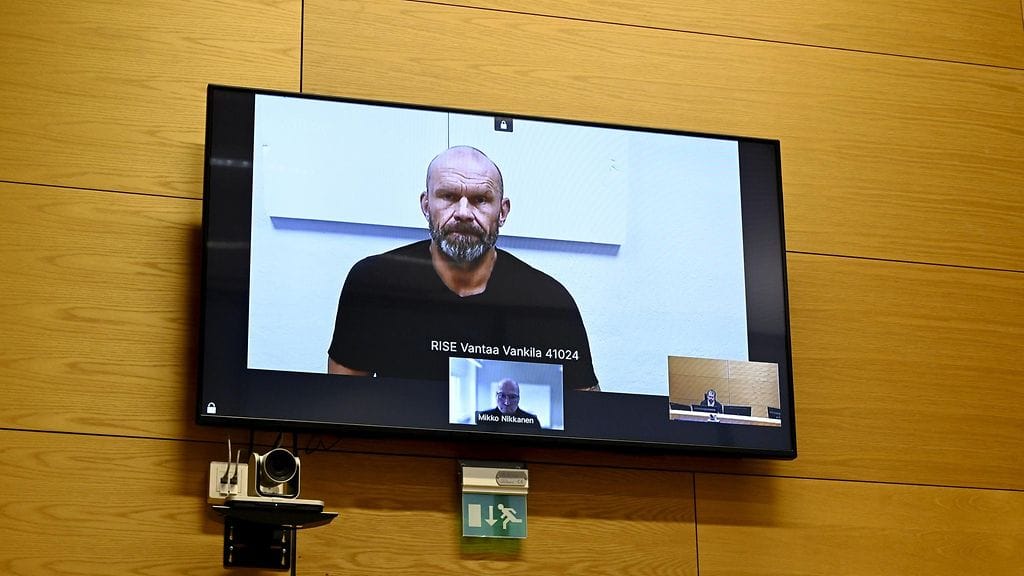 Karalahti seurasi oikeudenkäyntiään etänä.