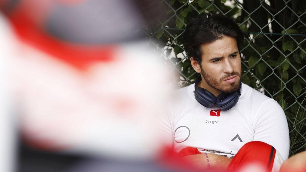 Joey Mawson on lehtitietojen mukaan raiskauksesta epäilty kilpakuljettaja.