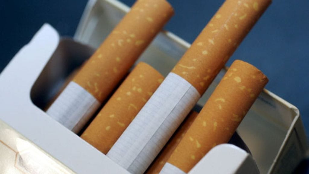 Mitä jos tulevaisuudessa tupakan ostoon tarvitsisi erityisen lupakortin?