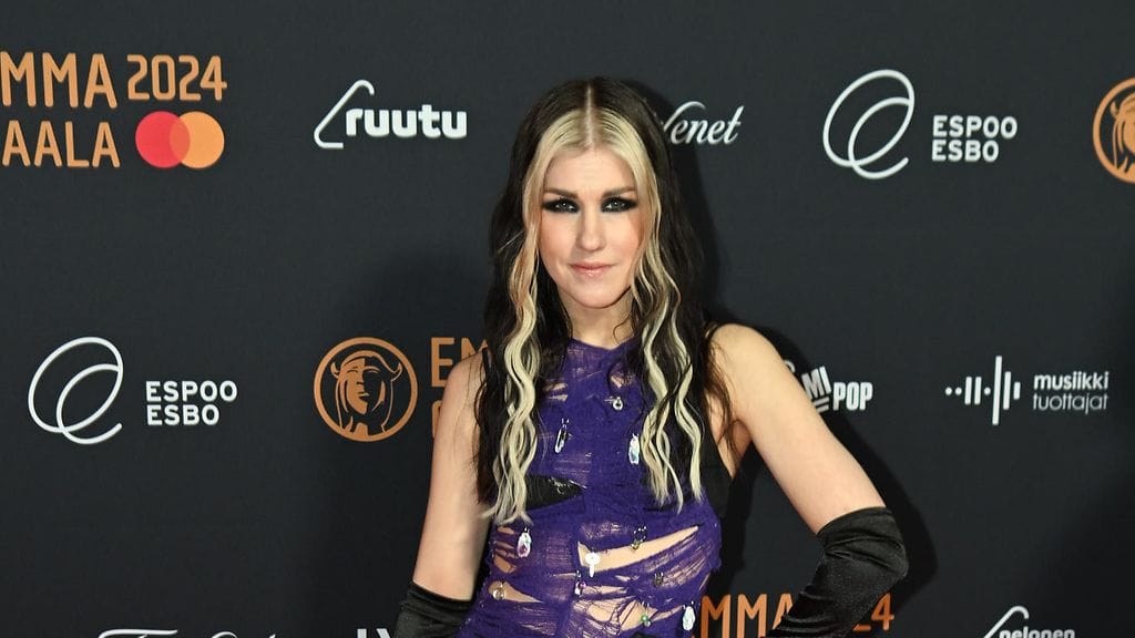 Jannika B aloitti perjantaina syyskiertueensa Viking Grace -laivalla, jossa epäillään tapahtuneen joukkoraiskaus.