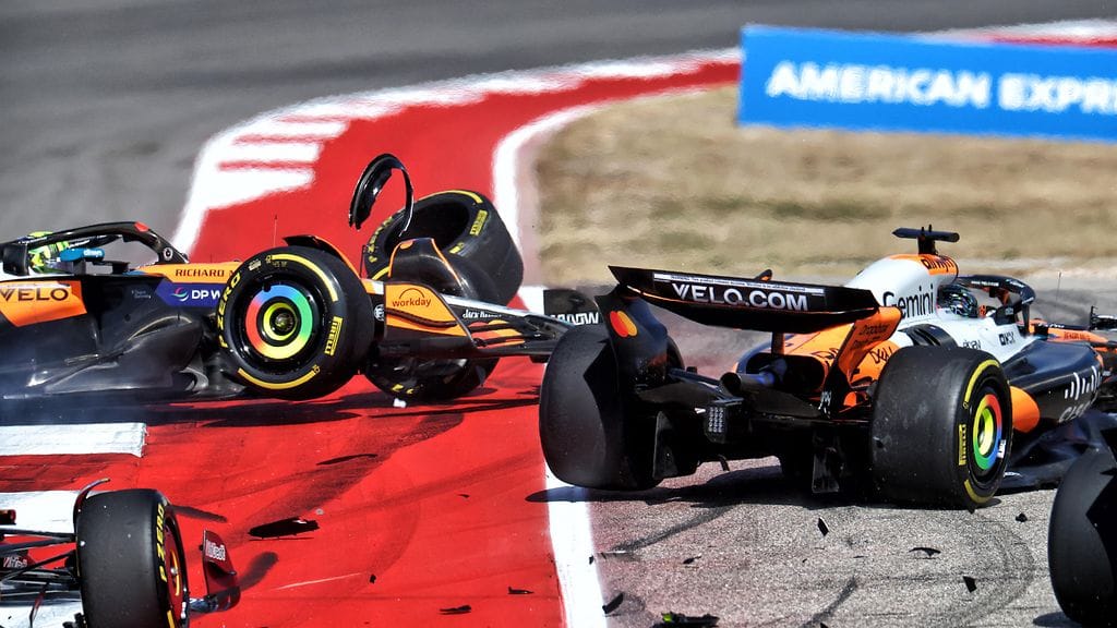 McLarenin Oscar Piastri ja Lando Norris kolaroivat toisensa ulos Yhdysvaltain F1-sprintissä.