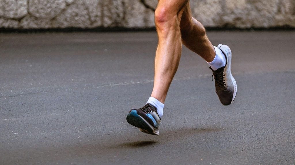 Vuorokauden juokseminen on rankkaa puuhaa. Kuvituskuva.