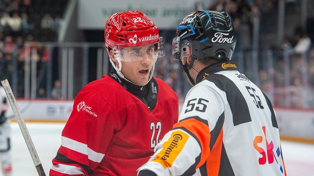 SHL:ään täksi kaudeksi palannut Janne Kuokkanen arkistokuvassa viime sesongilla sveitsiläisen Lausannen riveissä.