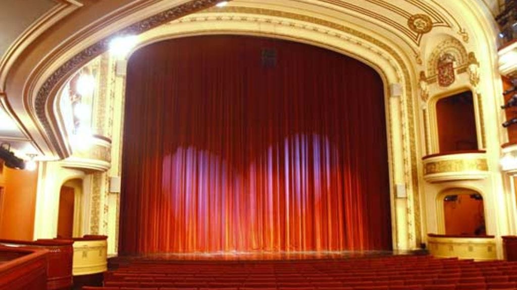 Näyttelijä haluaa tuottaa elämyksiä.