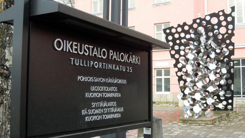 Hiekoittimessa ei ollut tapaturman sattuessa suojaritilää.