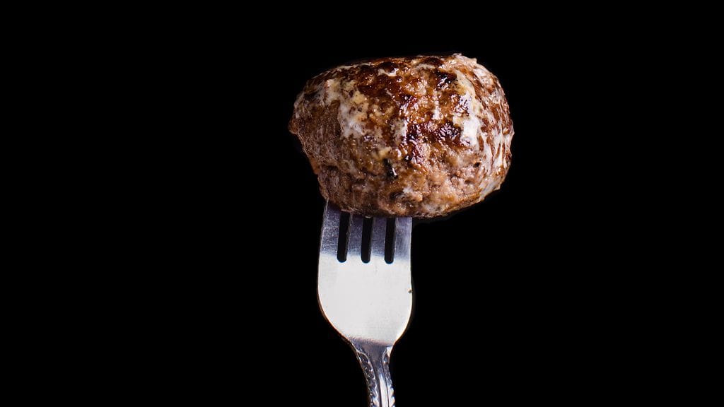 Tuore tutkimusraportti suosittaa lihansyönnin radikaalia vähentämistä.