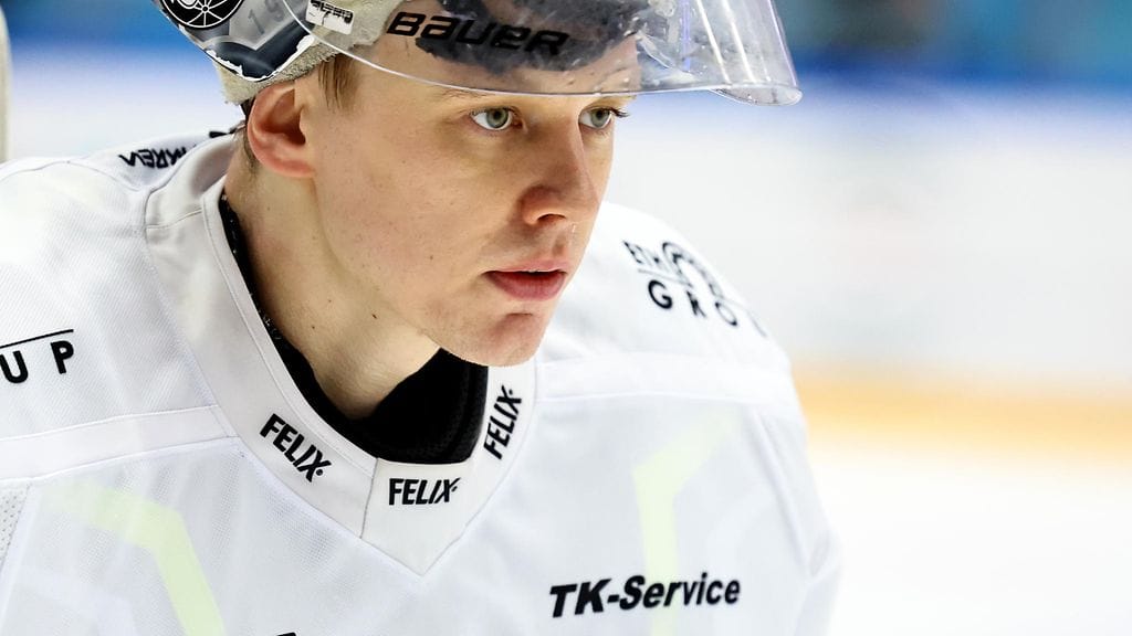 Veini Vehviläinen pelasi viime kaudella JYPissä ja TPS:ssä.