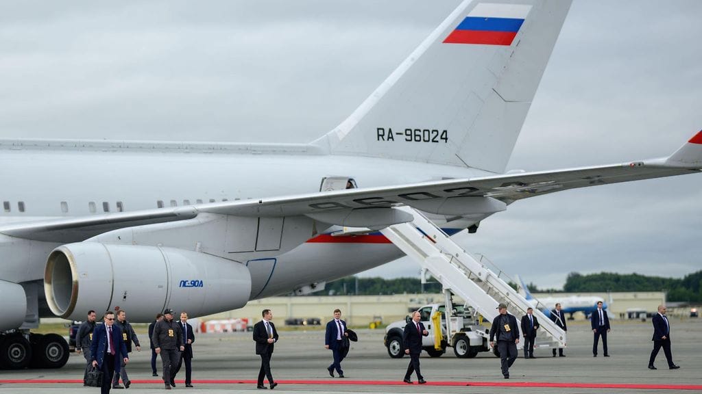 Yhdysvaltojen piti antaa Vladimir Putinin koneelle erikoislupa, jotta tämä pääsi lentämään elokuussa Alaskaan tapaamaan Trumpia. Nyt lupia tarvittaisiin Euroopan mailta.