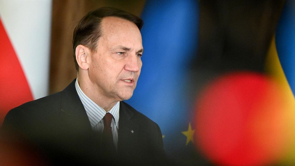 Radoslaw Sikorski AOP