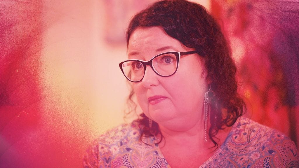 Se hetki leikkaantuu niin veitsellä. Juuri äsken olit tulossa töistä, sitten sinulla onkin syöpä, Marika kertoo syöpädiagnoosistaan Kuoleman rajoilla -dokumentissa.