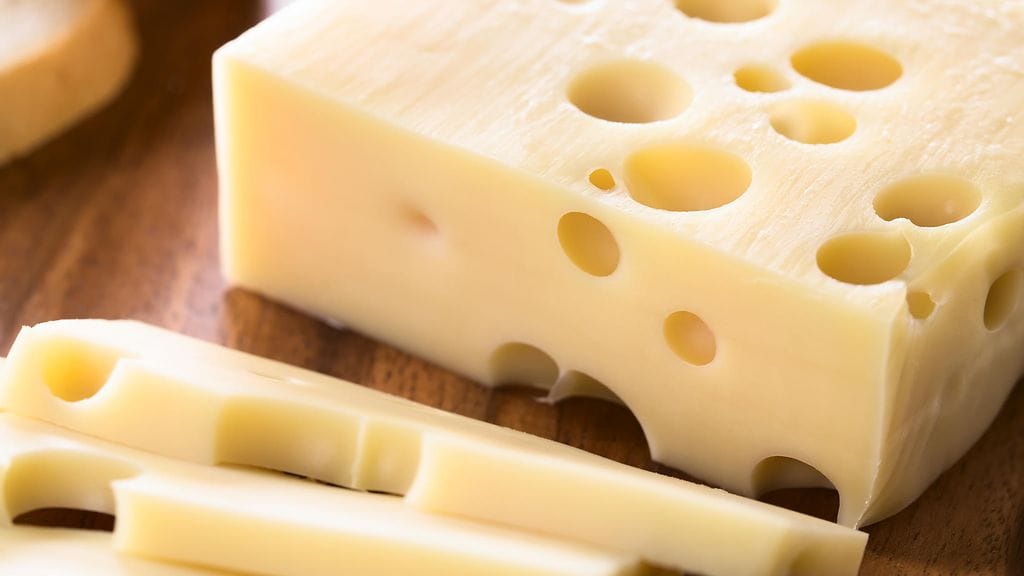 Emmentaljuustoissa on eroja.