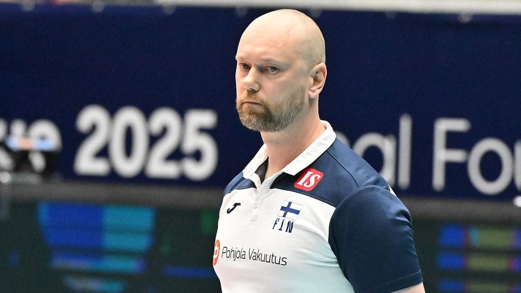 Olli Kunnari jatkaa Suomen lentopallomaajoukkueen päävalmentajana.