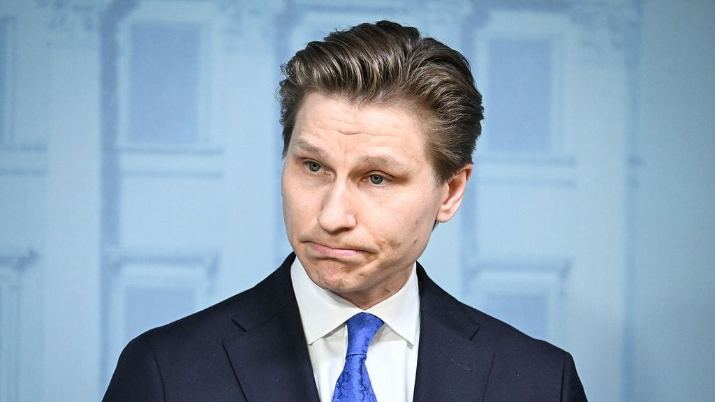 Puolustusministeri Antti Häkkänen on tehnyt kielteisiä lupapäätöksiä kiinteistöhankinnoissa.