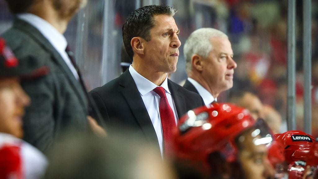 Olisiko jo aika vaihtaa? Karismaattinen Rod Brind'Amour on valmentanut Hurricanesin säännöllisesti pudotuspeleihin, mutta finaaleihin ei ole ollut asiaa. Mediatietojen mukaan hänen sopimuksensa yltää kevääseen 2029 saakka.