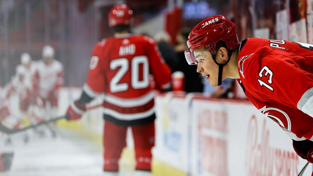 Jesse Puljujärvi nautti hyvän ystävänsä Sebastian Ahon kanssa pelaamisesta, mutta Hurricanesin pelitapa ei sopinut hänelle.