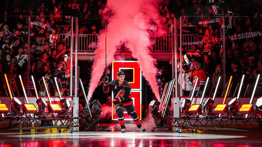 Sebastian Aho on ollut jo vuosia Carolina Hurricanesin johtotähti, mutta kevään suurmenetys on karttanut.