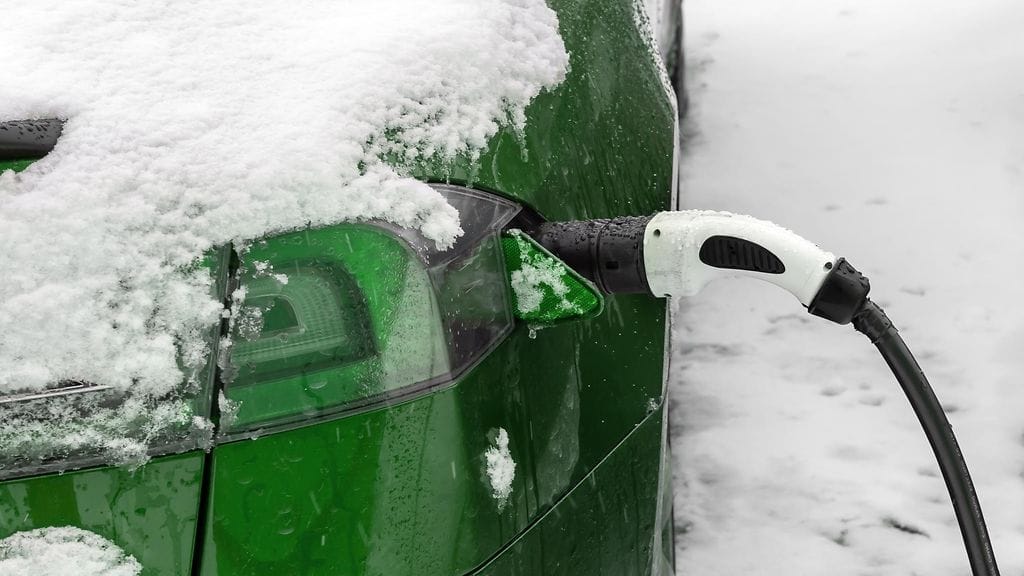 Sähköautoiluun liittyy etenkin talvisin monta huomioitavaa asiaa.