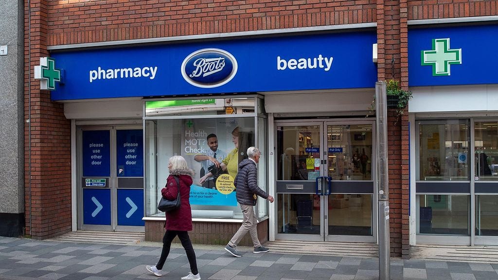 Kuvituskassa on Boots Pharmacy Maidenheadissa Berkshiressä Britanniassa.