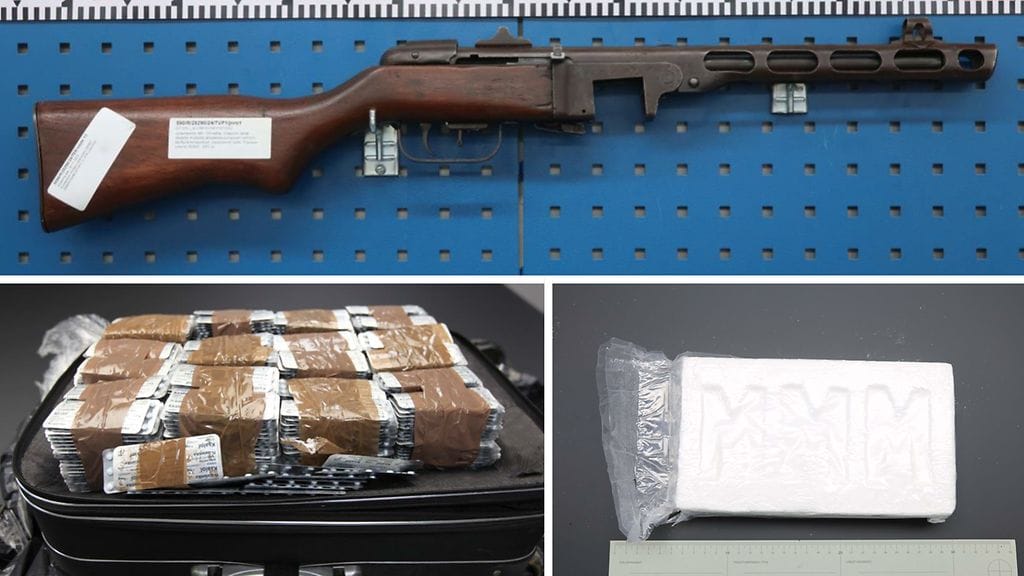 Poliisi takavarikoi tutkinnan aikana suuren määrän huumeita, lääkkeitä sekä ampuma-aseita.