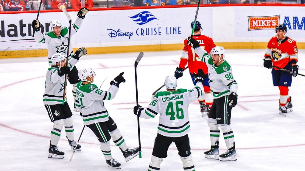 Dallas Starsin Mikko Rantanen pääsi tuulettelemaan maalia Florida Panthersia vastaan.