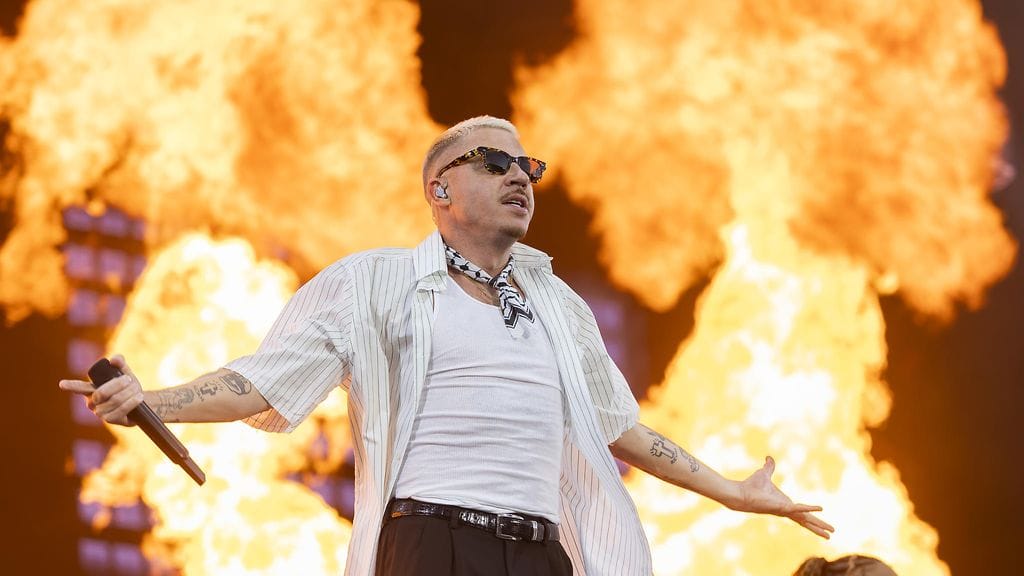 Macklemore esiintymässä Sveitsin Nyonissa heinäkuussa 2025.