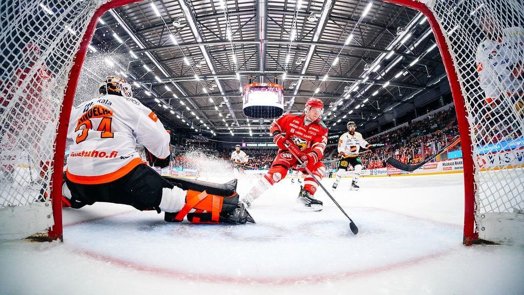 Vaasan Sport ja KooKoo Kouvolasta ovat olleet valmiita keskustelemaan 14 joukkueen SM-liigasta.