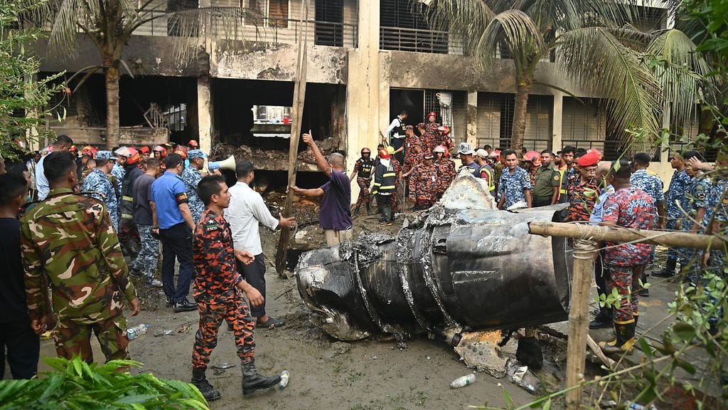 Pelastustoimia Milestone School and College -oppilaitoksella 21. heinäkuuta 2025.