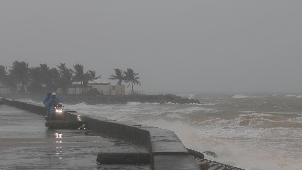 Aaltoja Cua Dain rannalla Da Nangissa, Keski-Vietnamissa.