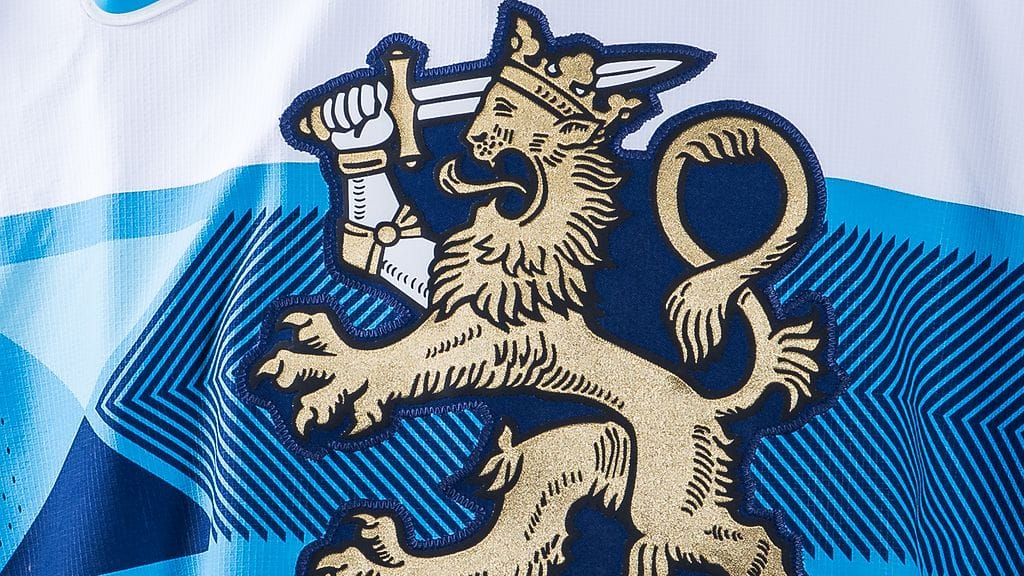 Suomen miesten ja naisten jääkiekkomaajoukkueiden pelipaidan Milanon olympialaisiin esiteltiin torstaina Tampereella.