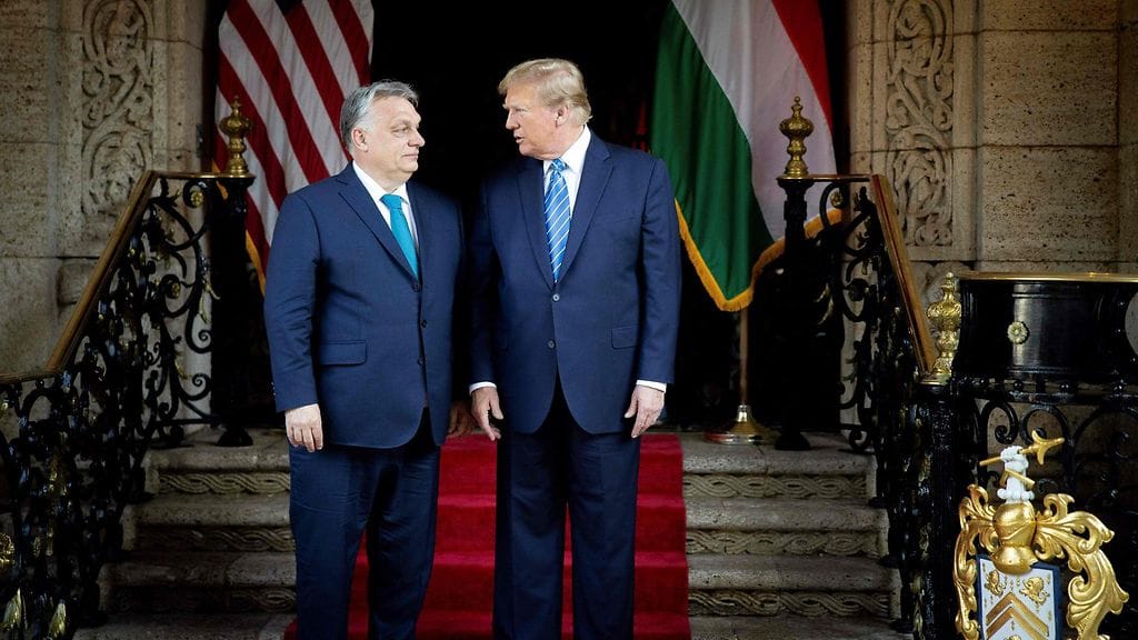 Viktor Orban ja Donald Trump maaliskuussa 2024.