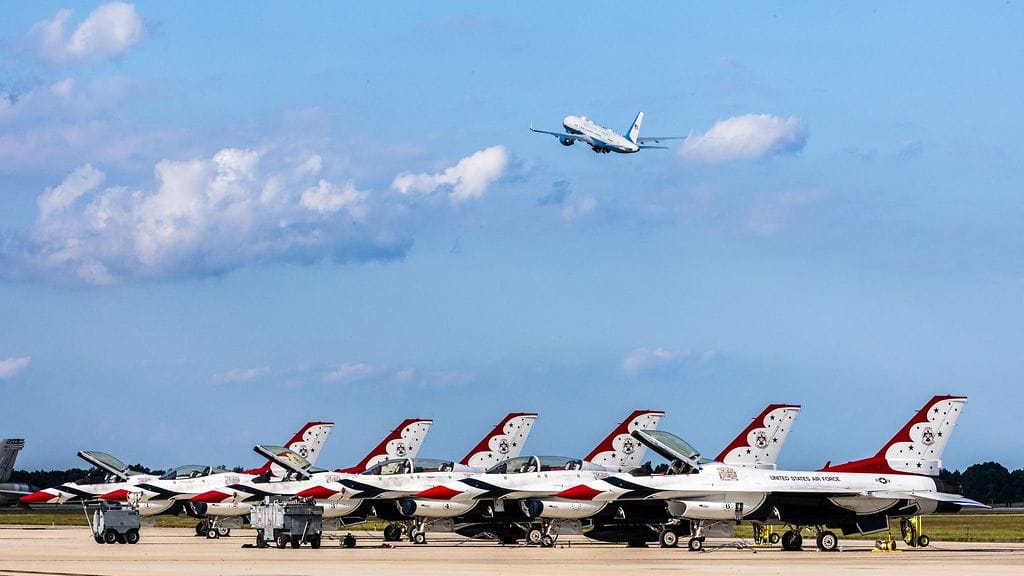 Presidentti Trump lähti Boeing C-32 -koneella kohti New York Yankeesin ottelua Joint Base Andrewsin tukikohdasta 11. syyskuuta.