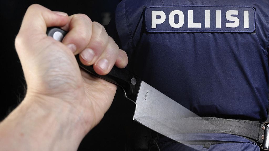 Oikeuden mukaan tuomittu meni elokuussa uhrin kotitalolle kahden muun miehen kanssa perimään uhrilta muutaman sadan euron velkaa.