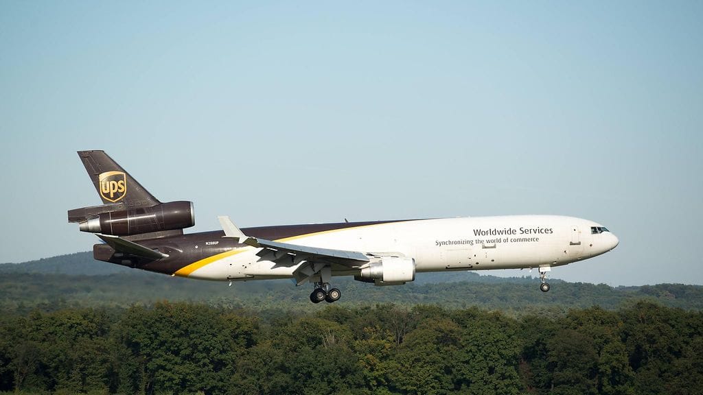 AOP MD-11 UPS