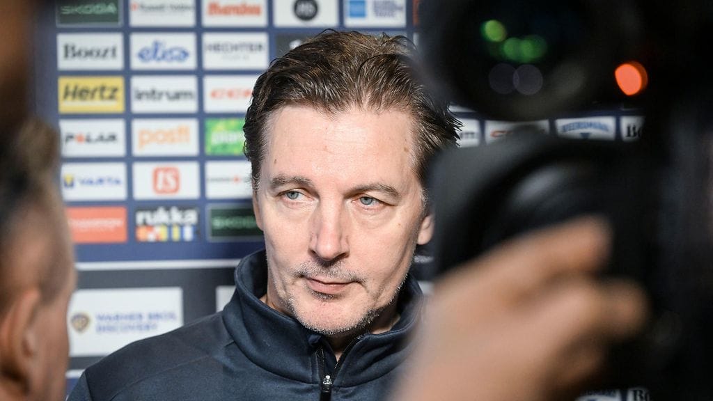 Naisleijonat pelaa Tero Lehterän komennossa.