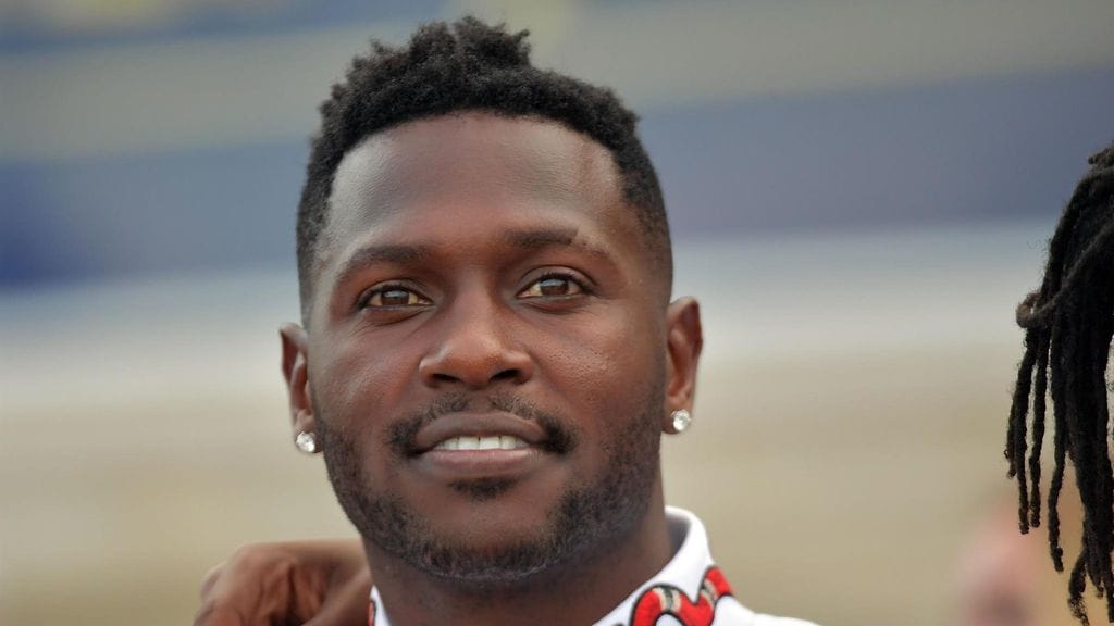 Antonio Brown lennätettiin Yhdysvaltoihin.