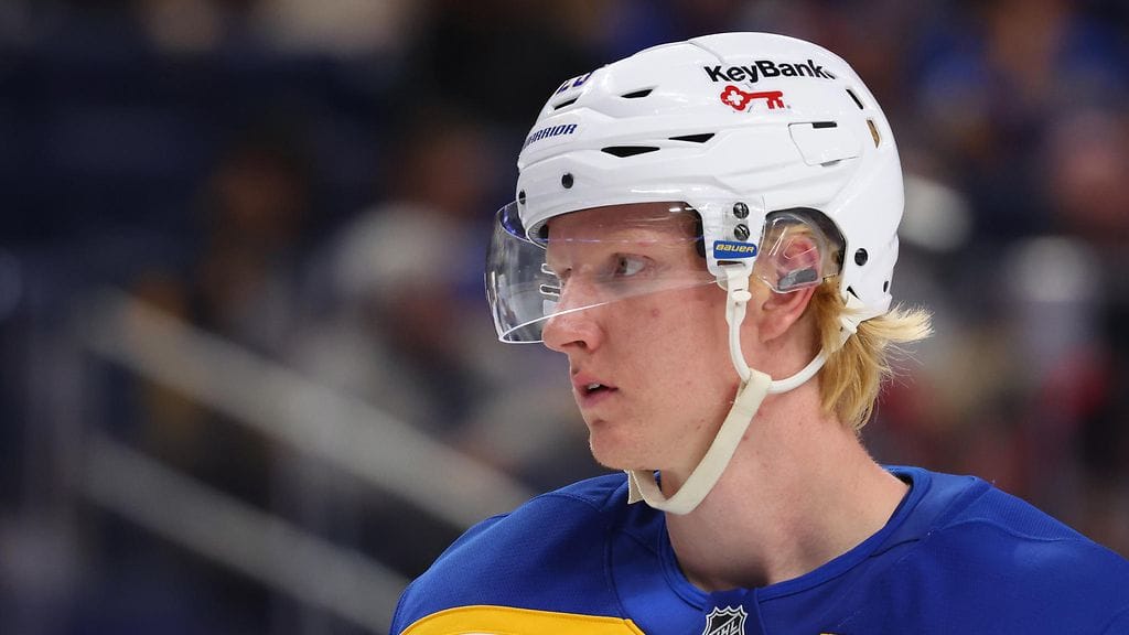 Rasmus Dahlin menee raportoidusti Ruotsiin tukemaan kihlattuaan.