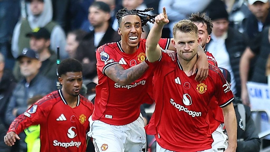 Matthijs de Ligt puski Manchester Unitedin 2–2-tasoituksen Tottenhamia vastaan lisäajan kuudennella minuutilla.