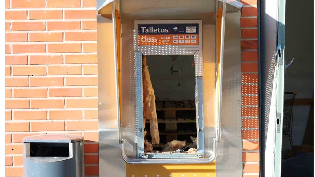 Yksi räjäytetyistä pankkiautomaateista sijaitsi Vaalassa K-marketin yhteydessä.
