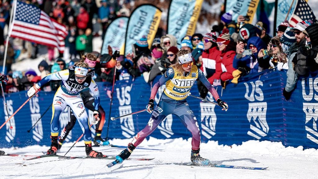 Emma Ribom (vas.) piti surullisena, ettei Jessie Diggins saanut itse ilmoittaa lopettamisajankohdastaan sikäli kuin yhdysvaltalaisen ura tulevaan kauteen päättyy.