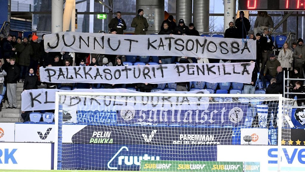HJK-kannattajat viesti seurajohdolle