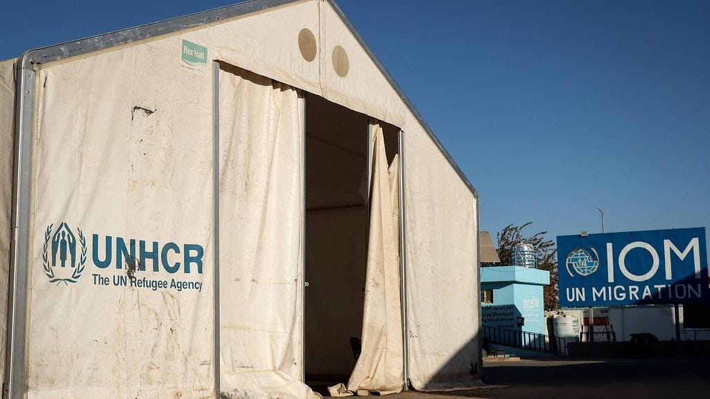 Miljoonat pakolaiset ovat joutuneet konfliktin ja ilmaston ääri-ilmiöiden noidankehään, varoittaa YK:n pakolaisjärjestö UNHCR tuoreessa raportissaan.